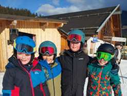 Kids in den Schnee