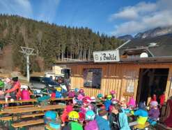 Kids in den Schnee