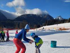 Kids in den Schnee